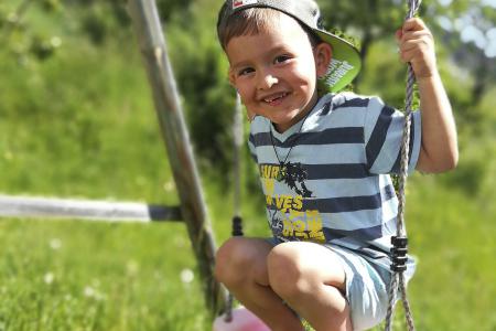 Kinderspielplatz mit Schaukel