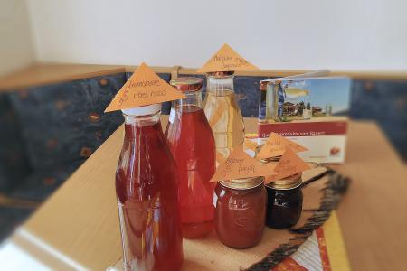 Hausgemachte Fruchtsäfte und Marmeladen vom Berghof