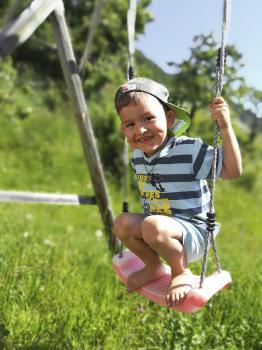 Spielplatz mit Schaukel